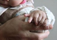 畸形婴儿 有数小孩出生有12个手指